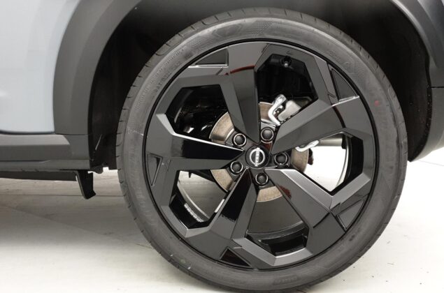 Nissan Juke - XFU - szary ceramiczny + czarny dach - Nissan Odyssey