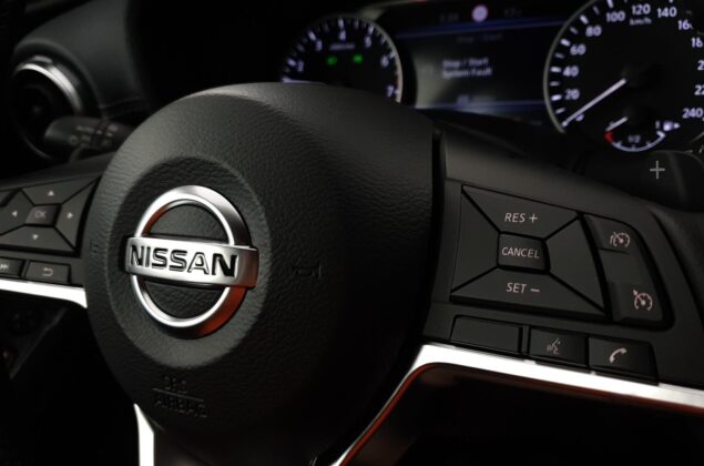 Nissan Juke - KAD - szary metalizowany - Nissan Odyssey