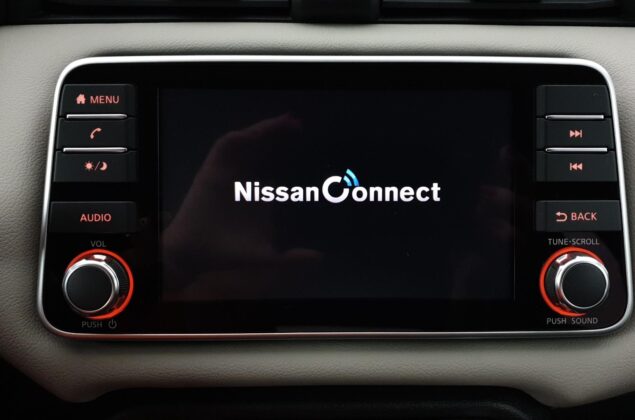 Nissan Micra - NBD - czerwony metalizowany - Nissan Odyssey