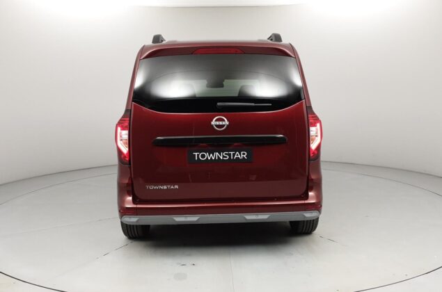 Nissan Townstar - NPF - Czerwony Carmin - Nissan Odyssey