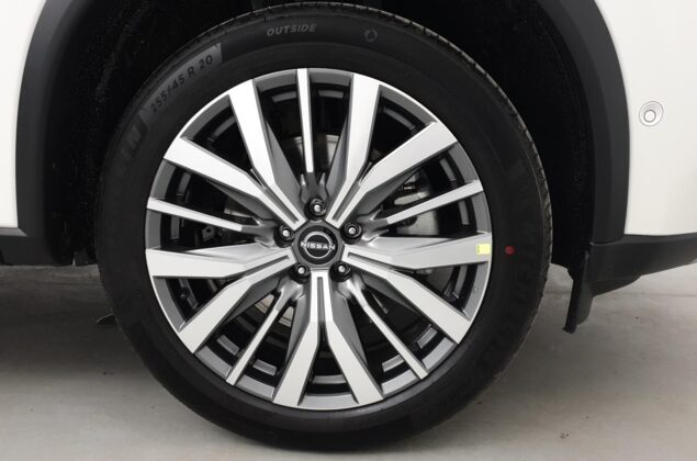 Nowy Nissan X-Trail - XBJ - biała perła + czarny dach - Nissan Odyssey