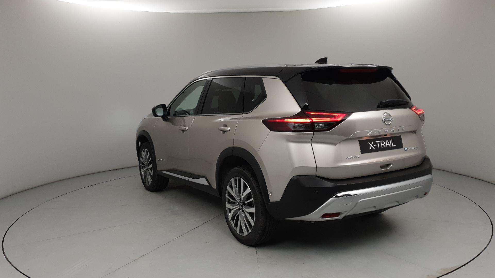 Nowy X-TRAIL e-POWER 213KM e-4ORCE Tekna + Pakiet Premium +